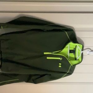 Under Armour loose water resistant pullover worn once size Med like new